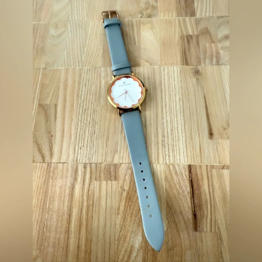 Wristology ladies Olivia gold tone gray leather watch NEW BATTERY